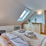 Apartament Izerska Baza - Basen, Ebike, Narty, Sauna, Jacuzzi, Blisko świeradów Zdrój Giebultow (Lwowek Slaski)