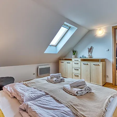 דירה Izerska Baza - Basen, Ebike, Narty, Sauna, Jacuzzi, Blisko Swieradow Zdroj Giebultow (Lwowek Slaski)
